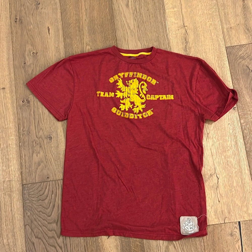 Gryffindor Team Captain Quidditch Harry Potter Tee Youth L Barely Worn